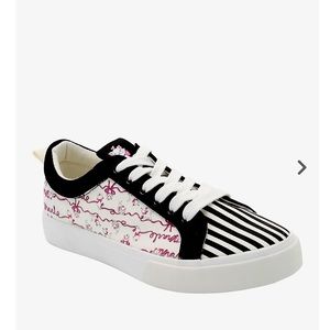 Hot topic Marie Lace up Sneakers size 9